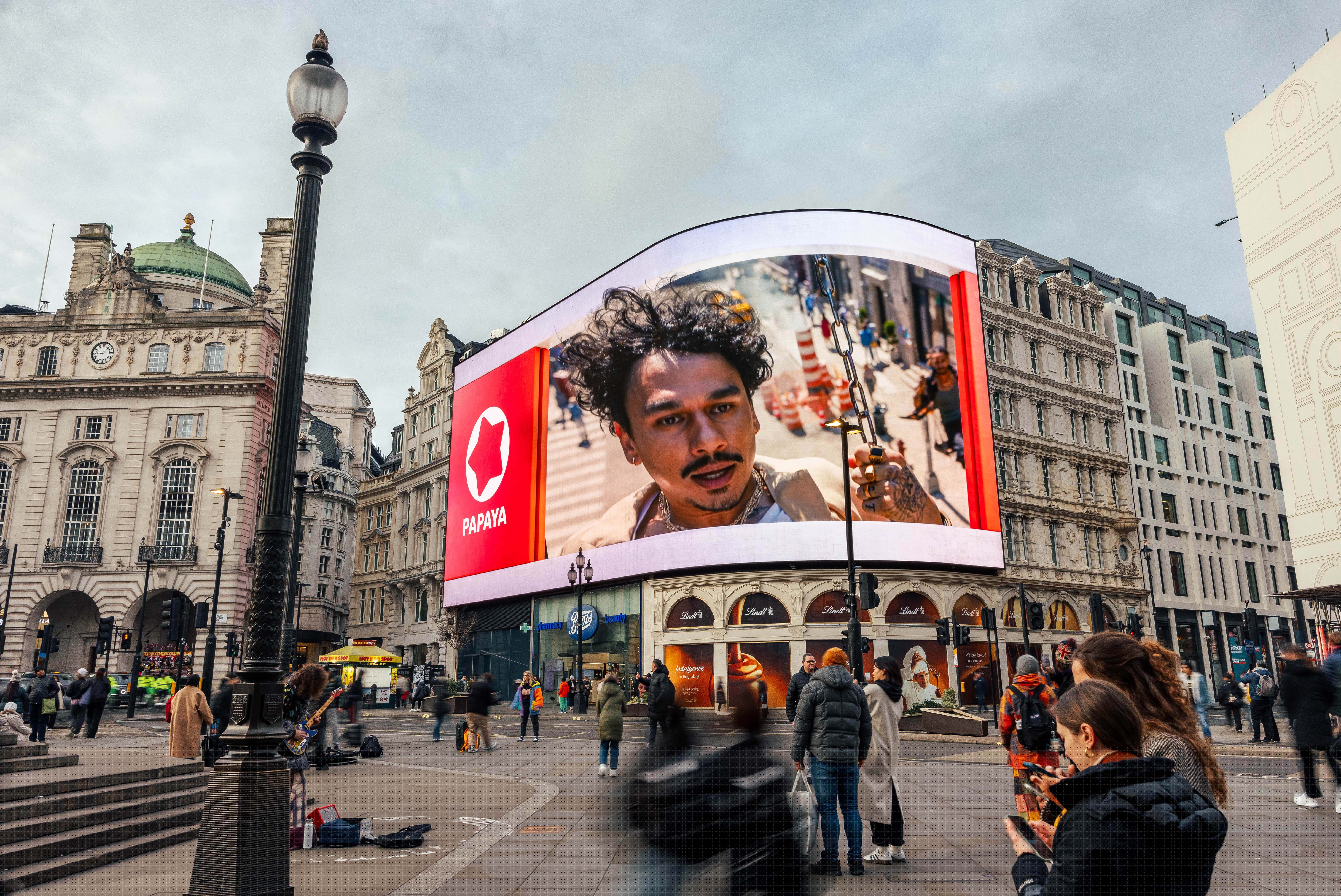 Papaya Piccadilly Lights Deep Screen case study